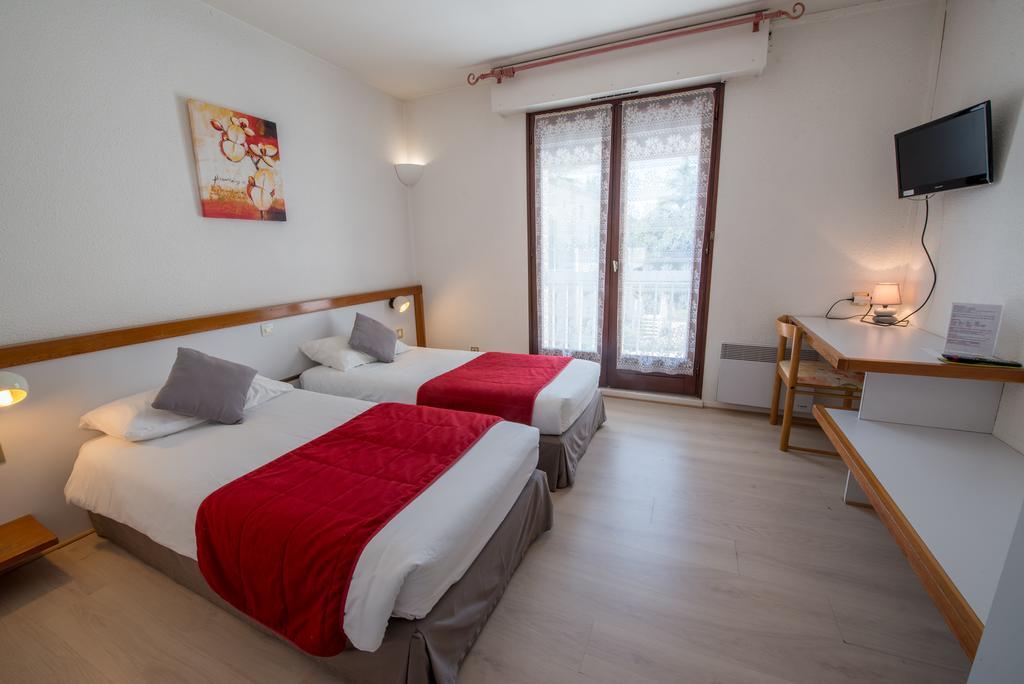 Logis Hotels - Hotel Et Restaurant Les Cordeliers Кастельжалу Екстер'єр фото